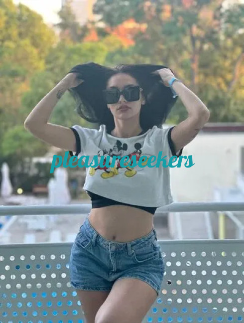 {@$pp->phone.' '.@$pp->name.'-Escort '.@$pp->city->name.' -Surrender to Pleasure'}}